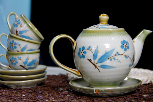 Ấm chén men gio hoa trà vẽ hoa cúc xanh