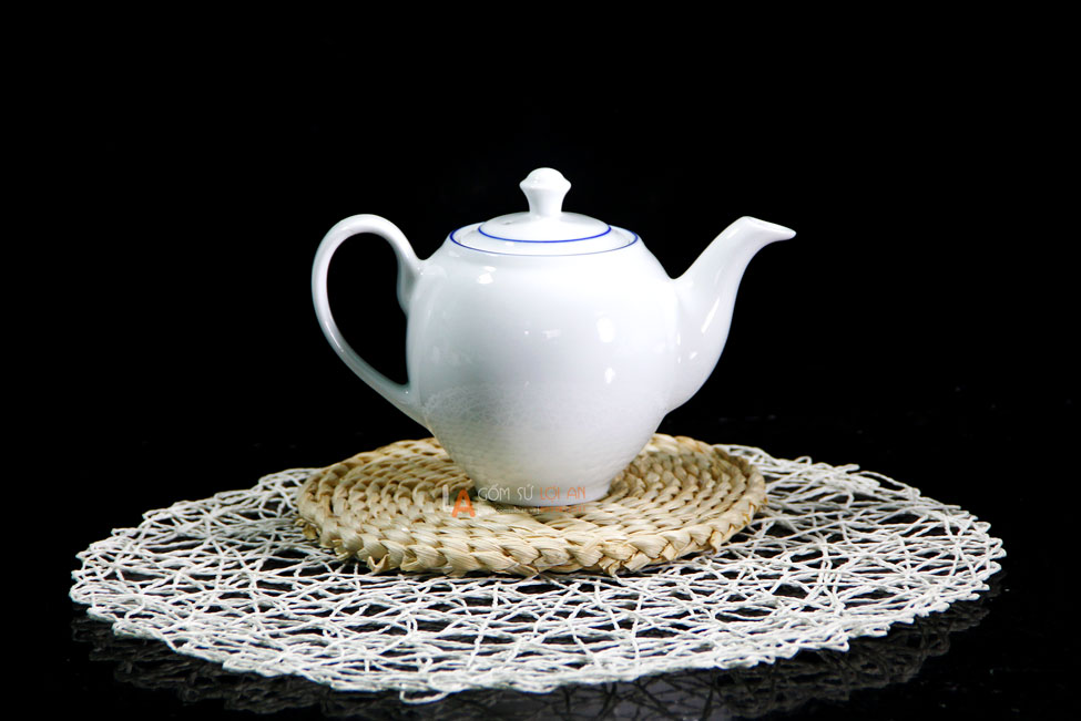 Bộ ấm chén hoa trà trắng vẽ chỉ xanh